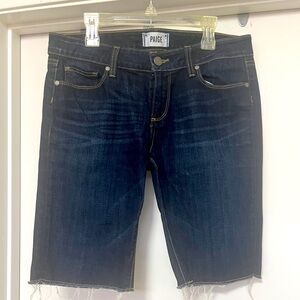 Paige Bermuda denim shorts - raw edge - size 27 - Warner (dark wash)